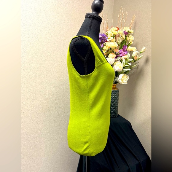 Joseph A. Vibrant Green Fitted Tank Top with Square Neckline size Medium - Picture 2 of 9